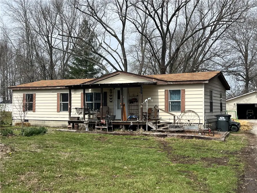 106 W Walnut Street, Watson, IL 62473 - #2