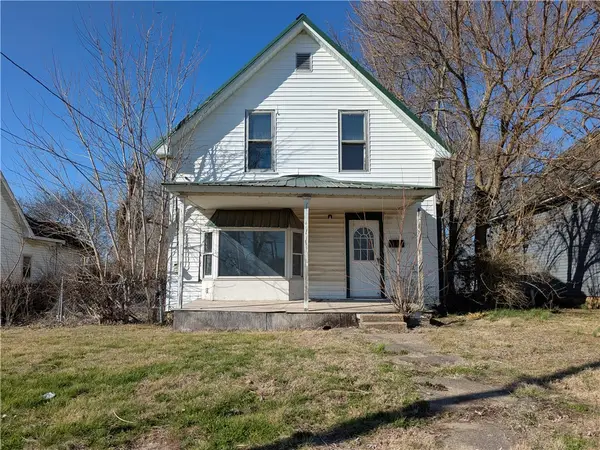 823 Maple Avenue, Paris, IL 61944