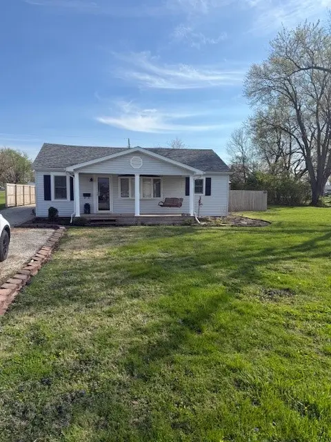 410 W Grant Street, Paris, IL 61944 - #1