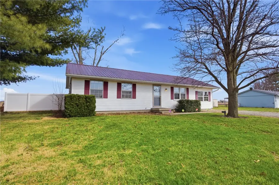 10 Sunrise Lane, Bethany, IL 61914 - #3