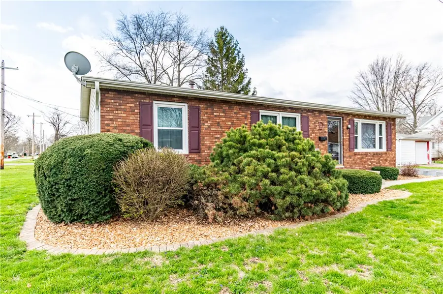 15 E Louis Street, Sullivan, IL 61951 - #3