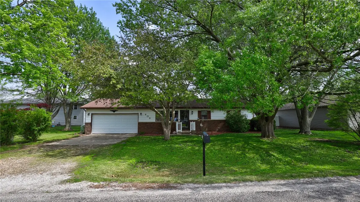 408 N Vine Street, Moweaqua, IL 62550 - #1