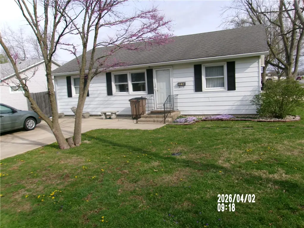 1819 Grant Avenue, Charleston, IL 61920 - #1