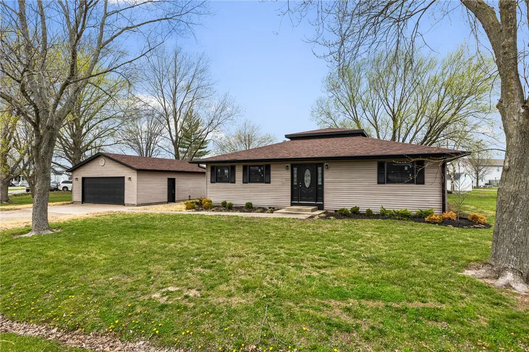 4 Carella Drive, Altamont, IL 62411 - #1