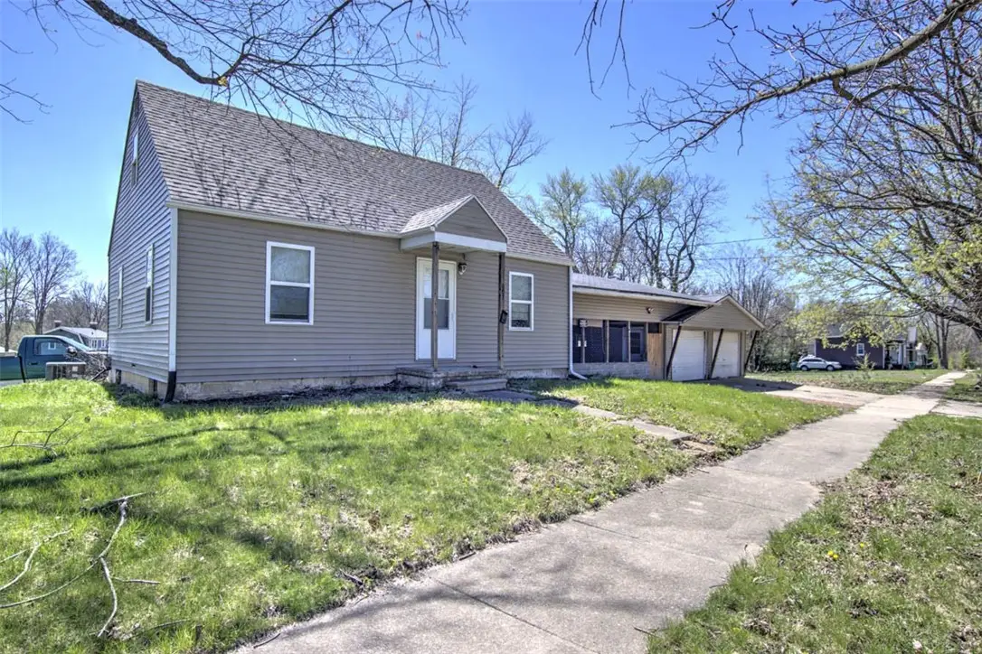 1003 W Sunset Avenue, Decatur, IL 62522 - #1