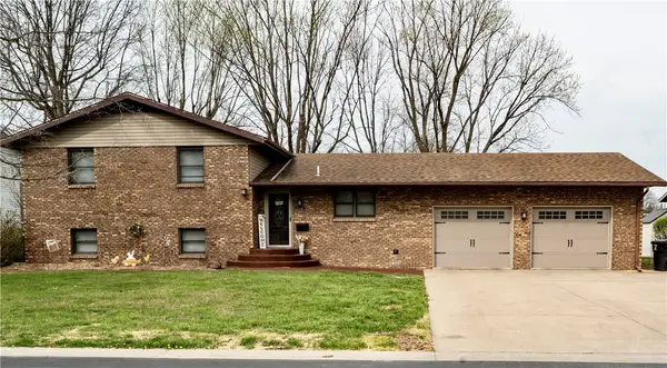 805 N Oakwood Street, Effingham, IL 62401