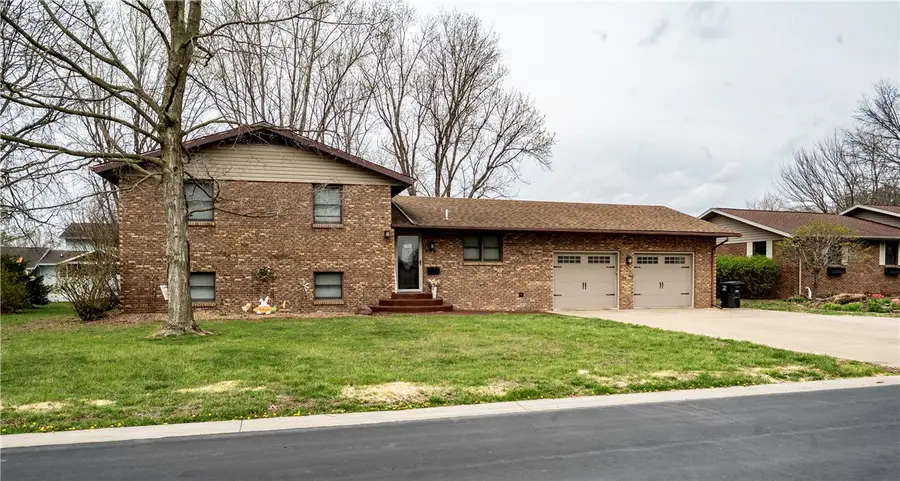 805 N Oakwood Street, Effingham, IL 62401 - #2