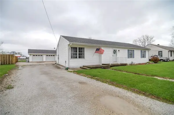 8 Warren Court, Warrensburg, IL 62573