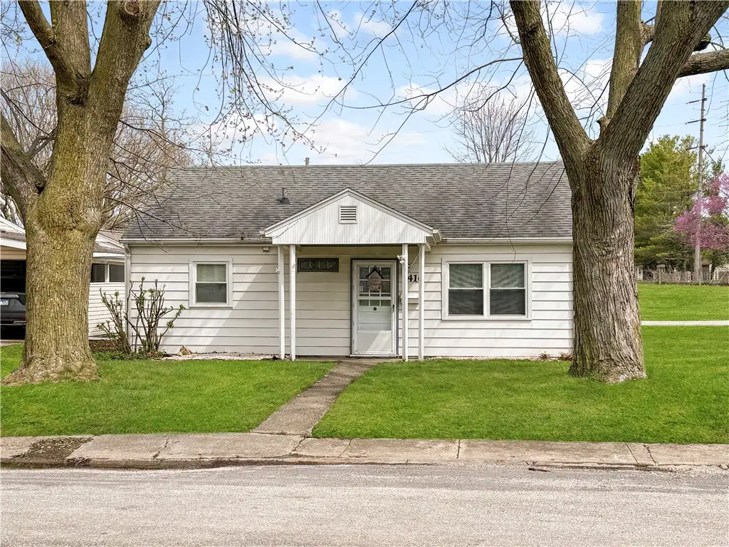 1416 S Lawn Drive, Mattoon, IL 61938 - #1