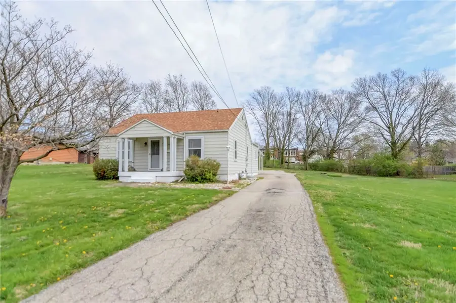 140 Bell Street, Mount Zion, IL 62549 - #2