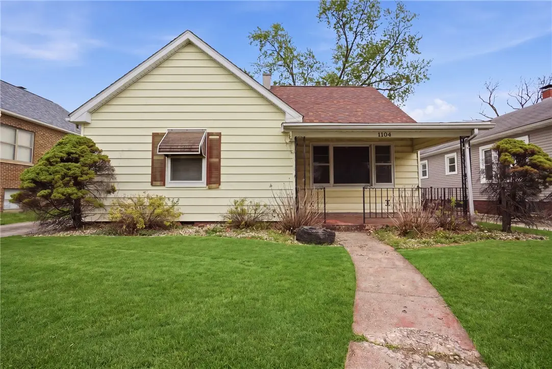 1104 S 17th Street, Mattoon, IL 61938 - #1