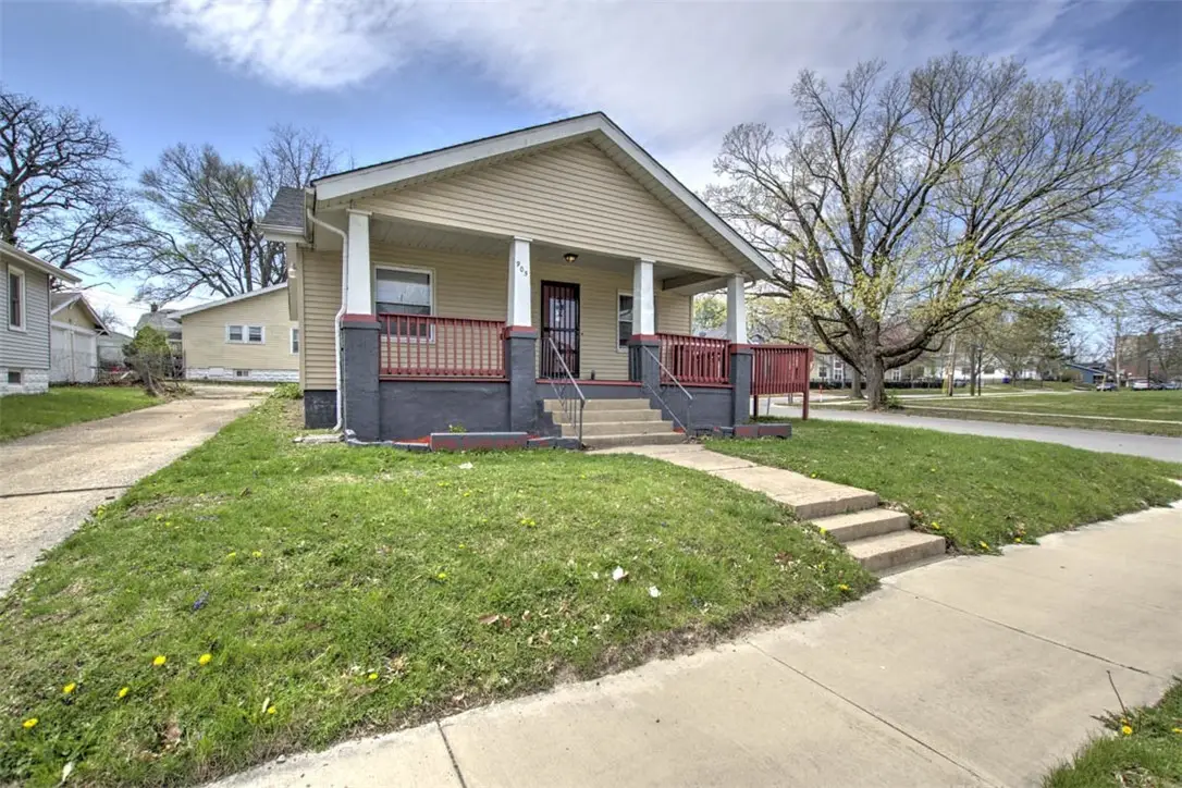 905 E Clay Street, Decatur, IL 62521 - #1