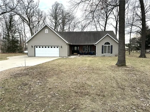 39 Beyers Lake Estate, Pana, IL 62557