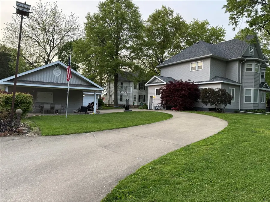 218 S Pine Street, Nokomis, IL 62075 - #2