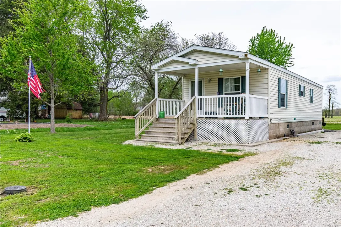 2141 E 790 North Road, Shelbyville, IL 62565 - #1