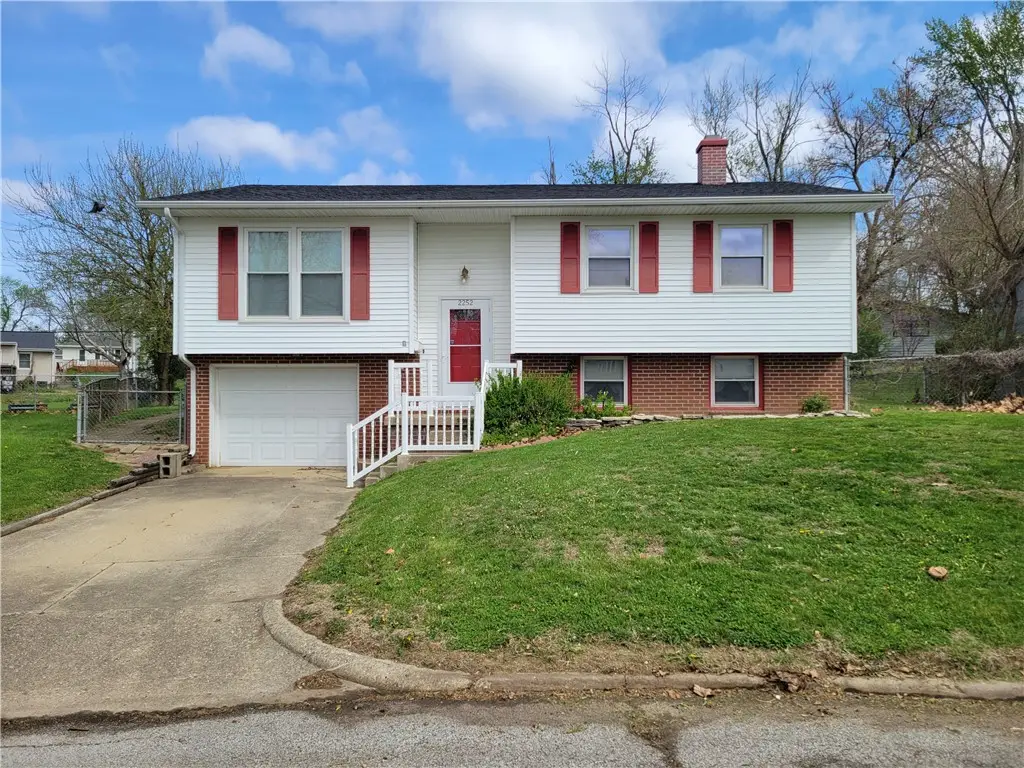 2252 W Oaklawn Drive, Decatur, IL 62526 - #1