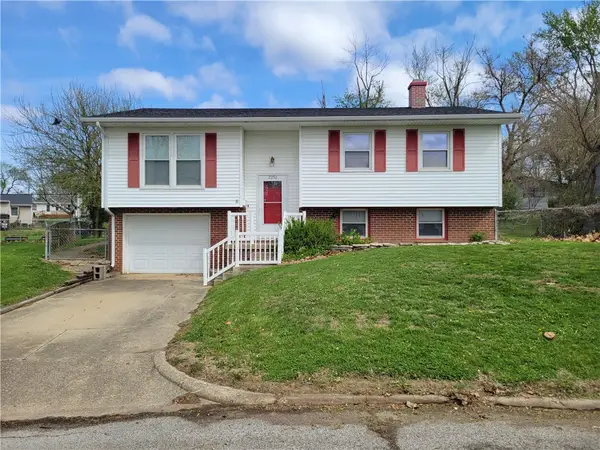 2252 W Oaklawn Drive, Decatur, IL 62526