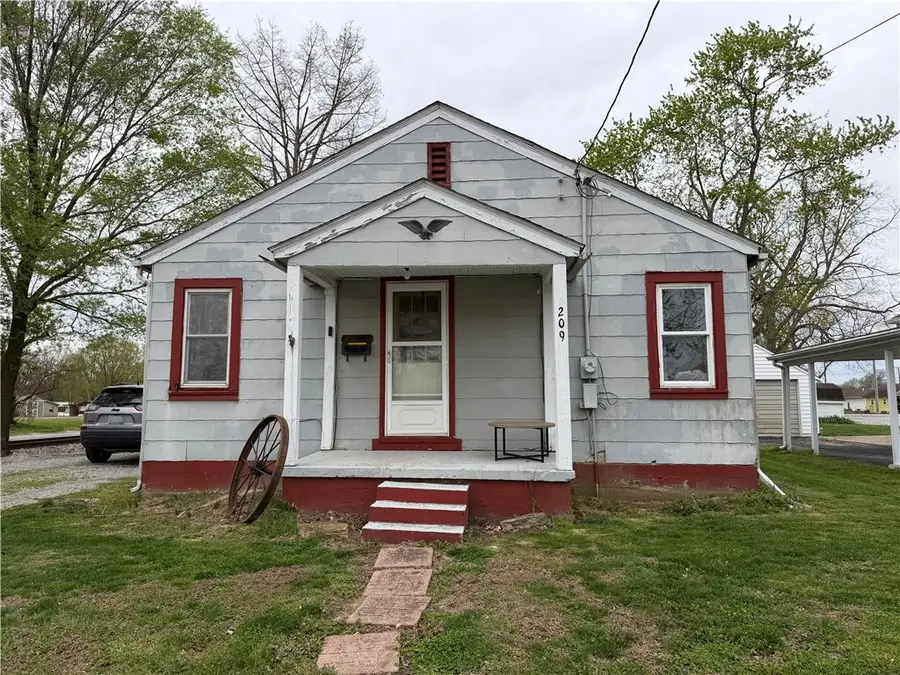 209 S Church Street, Newton, IL 62448 - #2