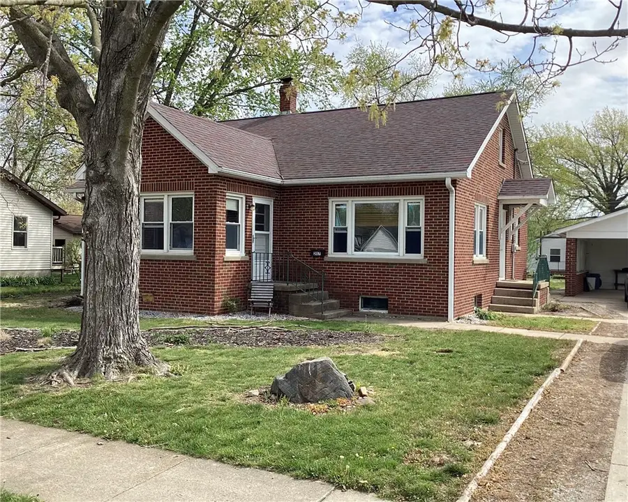 207 S Edwards Street, Altamont, IL 62411 - #2