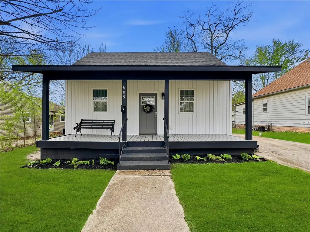 609 Marshall Avenue, Mattoon, IL 61938 - #1