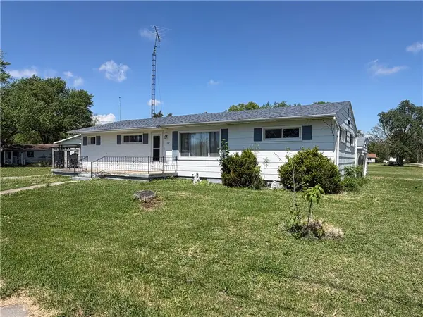 102 W Effingham Avenue, Patoka, IL 62875