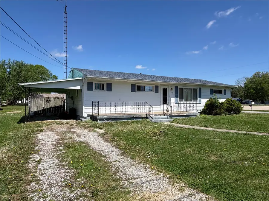 102 W Effingham Avenue, Patoka, IL 62875 - #2