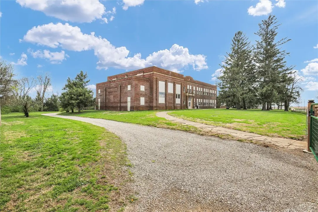 325 W South 3rd Street, De Land, IL 61839 - #1