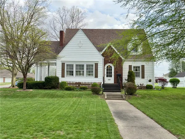 109 E Delaware Avenue, Casey, IL 62420