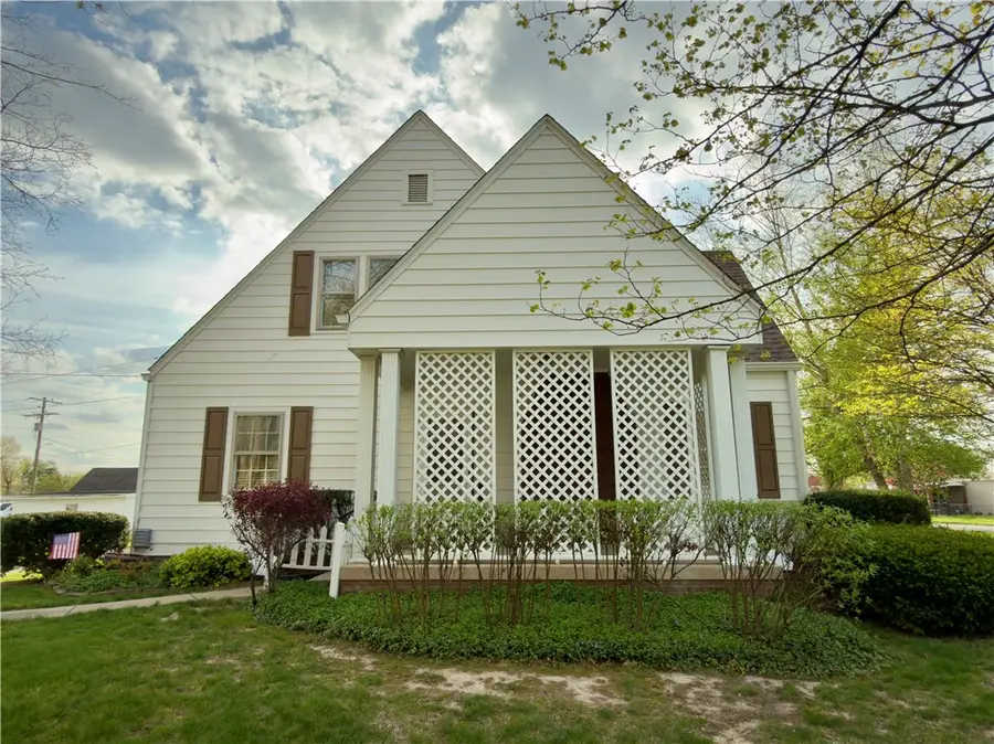 109 E Delaware Avenue, Casey, IL 62420 - #3