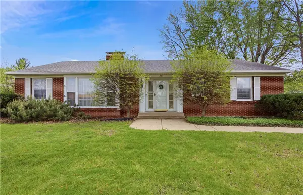 221 Charleston Avenue, Mattoon, IL 61938