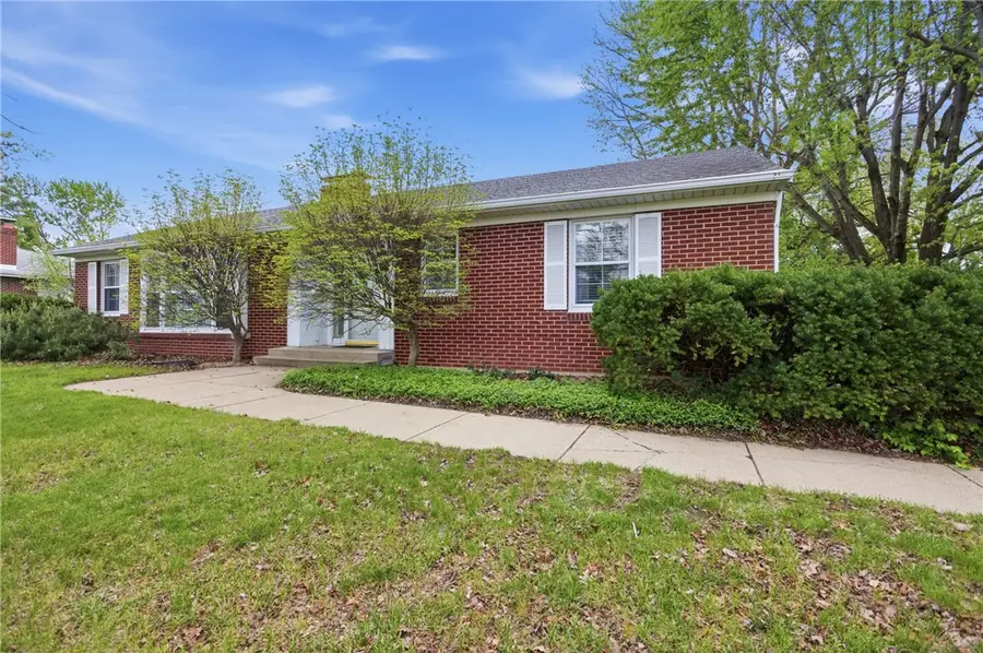 221 Charleston Avenue, Mattoon, IL 61938 - #3