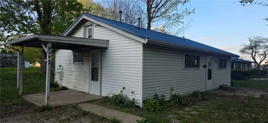 304 Gilbert Street, Rossville, IL 60963 - #3
