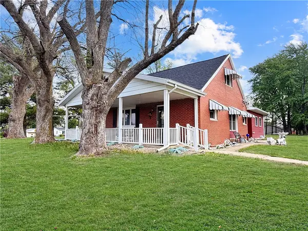 1175 Osage Road, Charleston, IL 61920