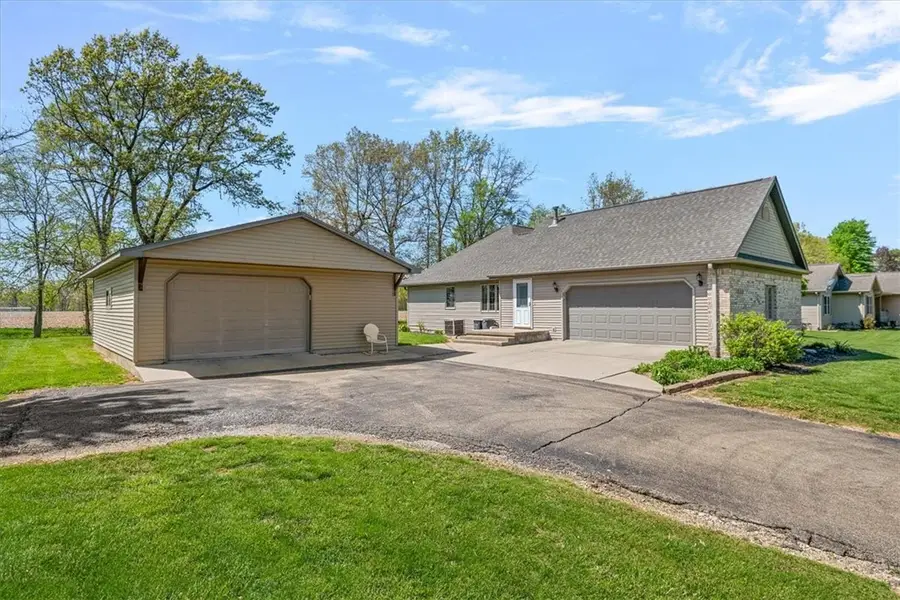 3808 Lake Drive, Taylorville, IL 62568 - #3