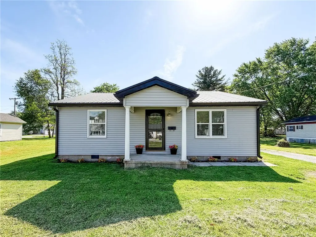 112 NW 4th Street, Casey, IL 62420 - #1