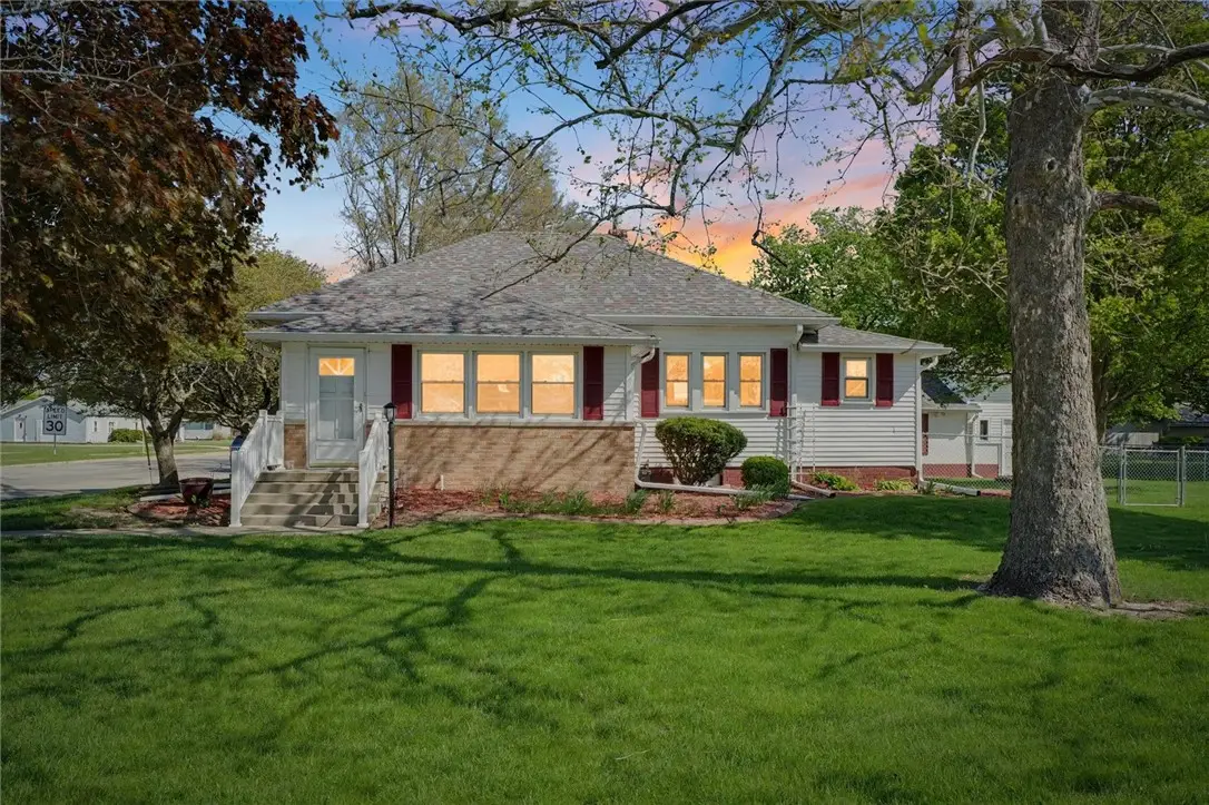 530 S Oakwood Street, Oakwood, IL 61858 - #1