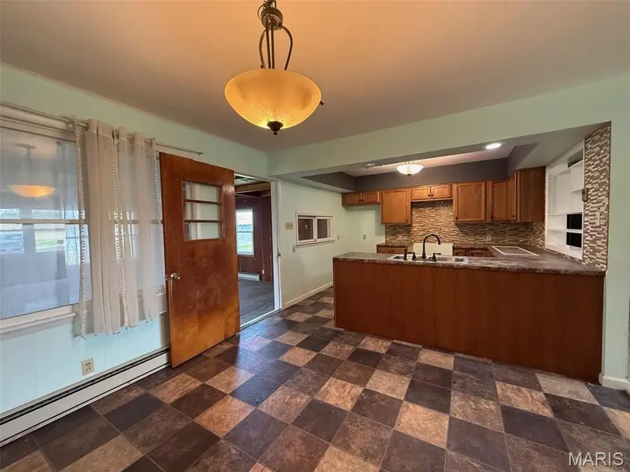 1425 N Carlyle Road, Vandalia, IL 62471 - #2