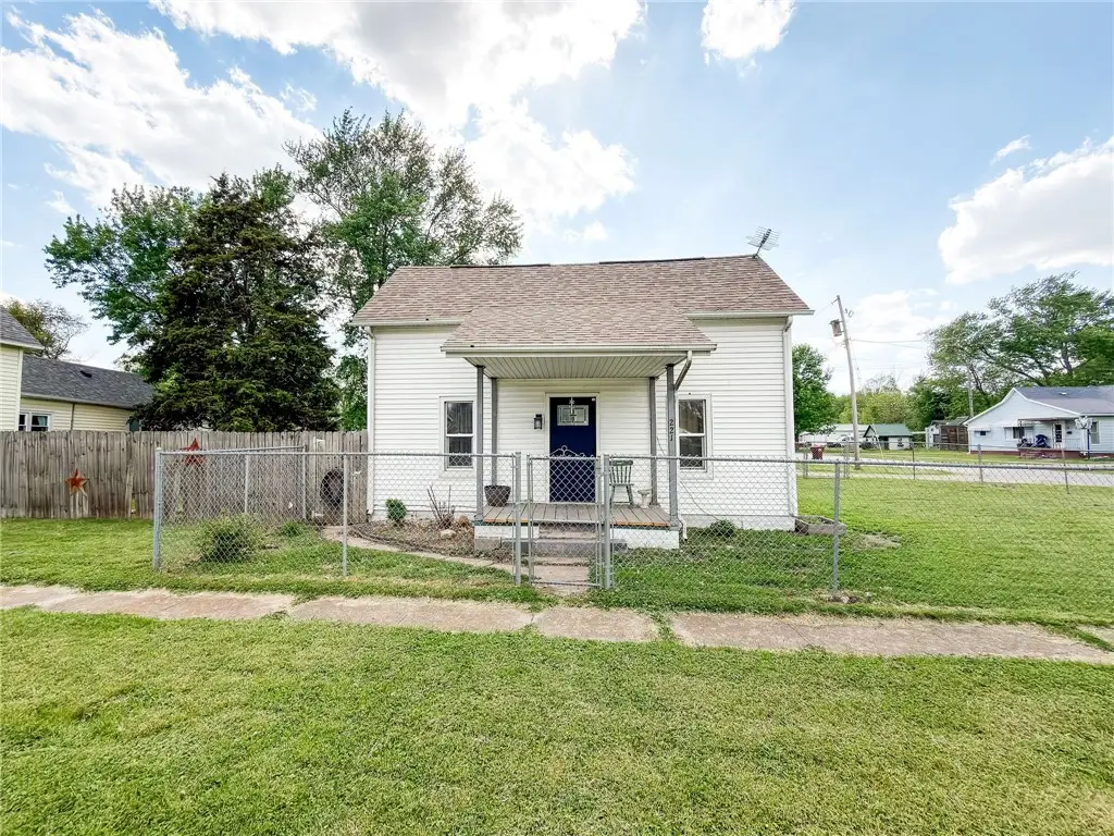 221 N York Street, Martinsville, IL 62442 - #1