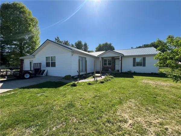 12059 N 875th Street, Effingham, IL 62401