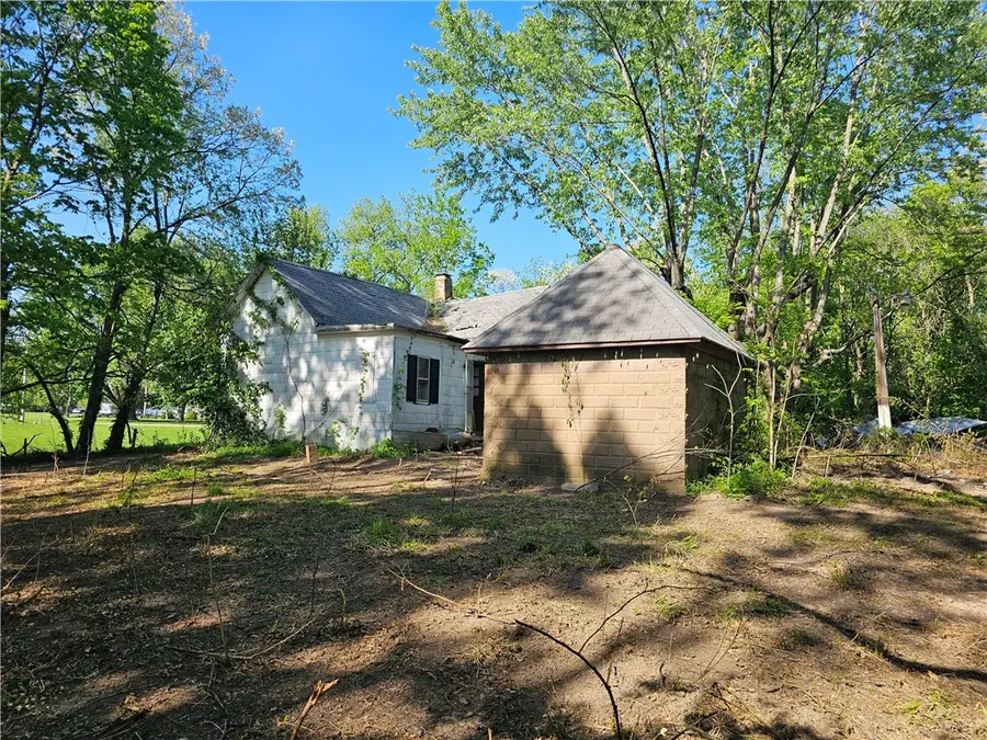 507 S Delaware Street, Greenup, IL 62428 - #3