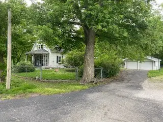 208 W Magnolia Avenue, Pana, IL 62557 - #1
