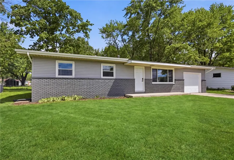 711 E Division Street, Altamont, IL 62411 - #2