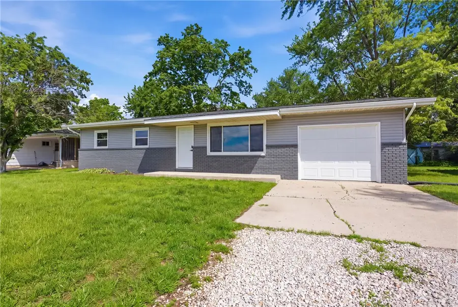 711 E Division Street, Altamont, IL 62411 - #3