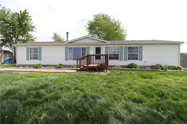100 County Road 725, Montrose, IL 62445