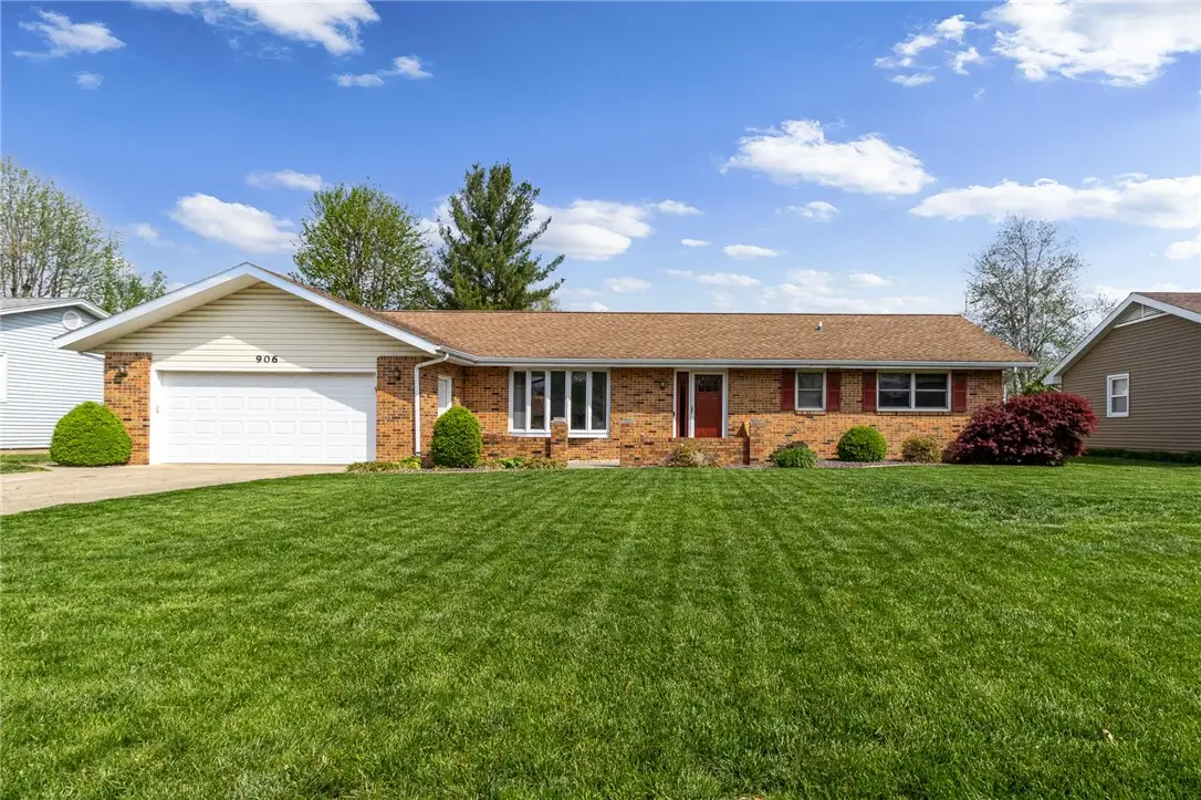 906 Flame Avenue, Effingham, IL 62401 - #1