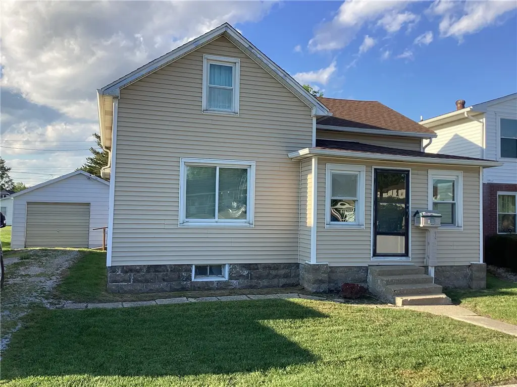 302 W Virginia Avenue, Effingham, IL 62401 - #1