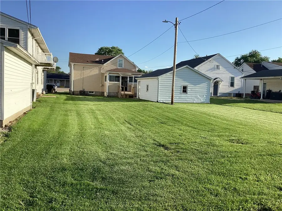 302 W Virginia Avenue, Effingham, IL 62401 - #2