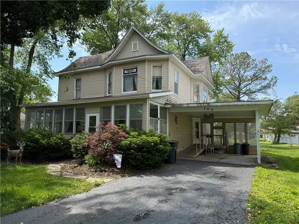 105 S Mulberry Street, Farina, IL 62838