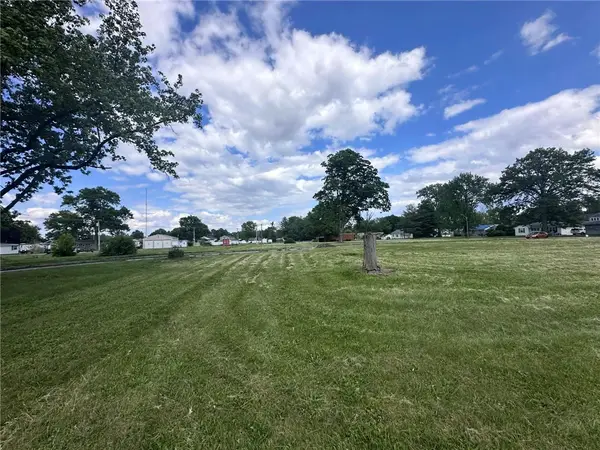 Lot 4 N Mill Street, Flora, IL 62839