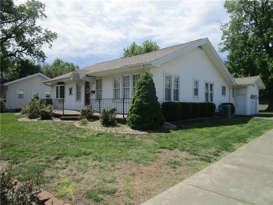 901 Fair Avenue, Pana, IL 62557 - #3